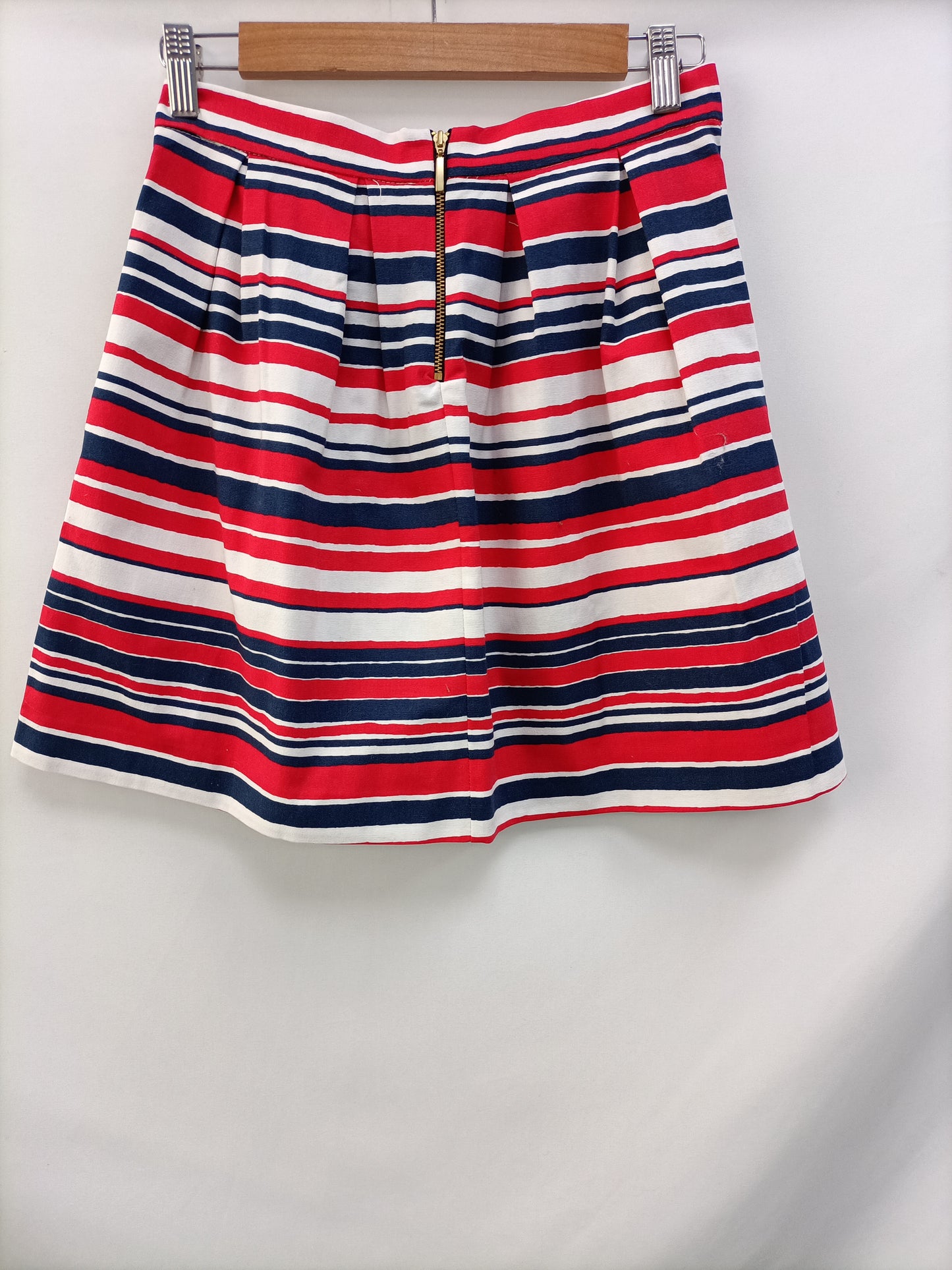 WHITE. Short striped skirt size 36