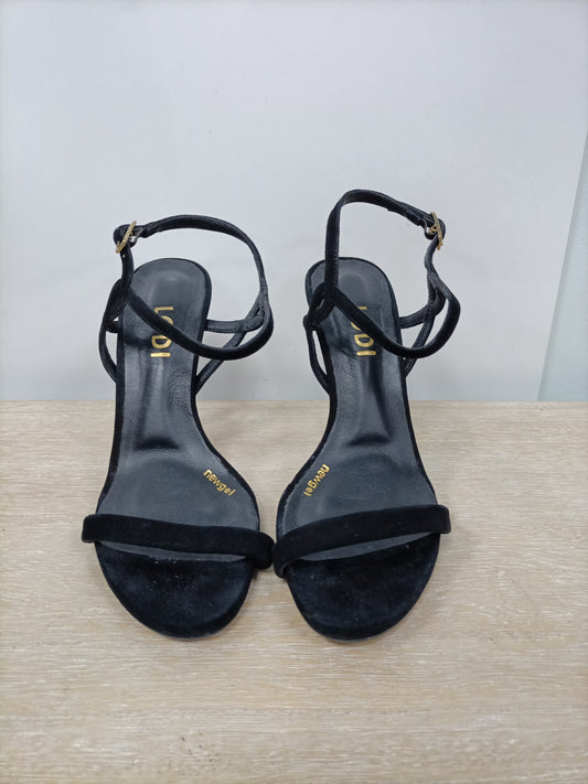 LODI. Sandalia negra tacón T.38