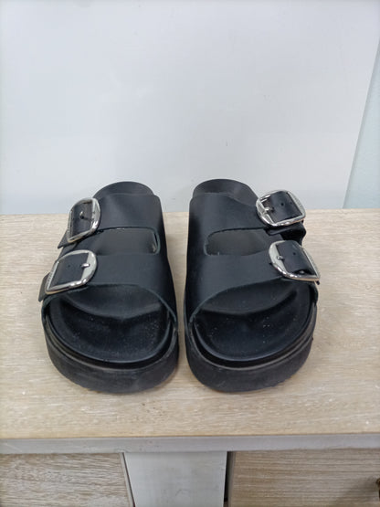 YOKONO. Sandalias hebillas T.38