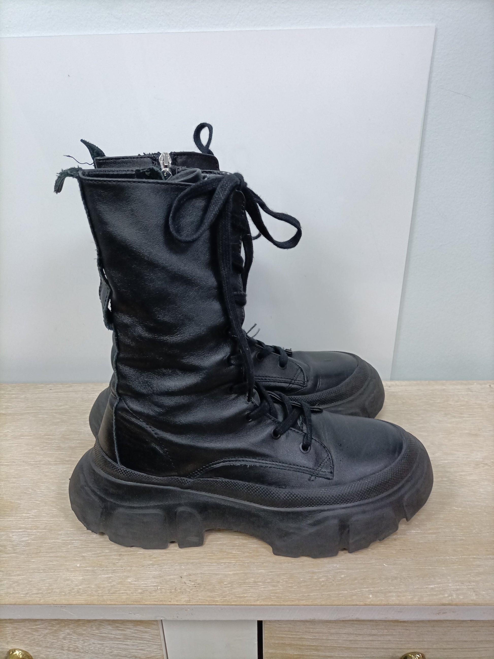 Botas negras cordones – Hibuy market - Main Image