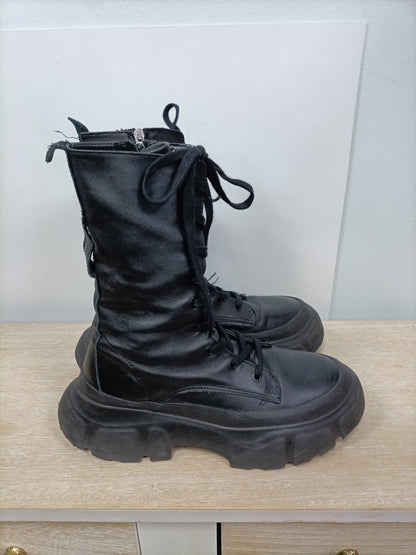 ZARA. Botas negras cordones T.38