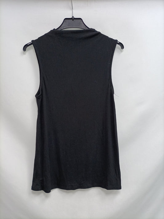 OTRAS. Top negro canalé T.u(m)