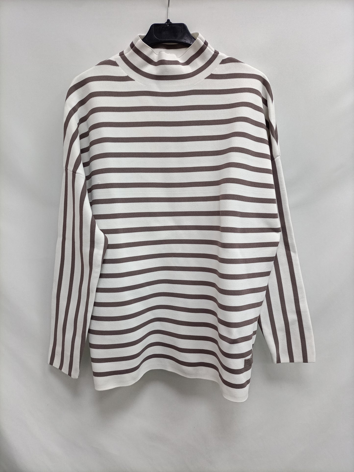 ADOLFO DOMÍNGUEZ. White and brown striped sweater TM