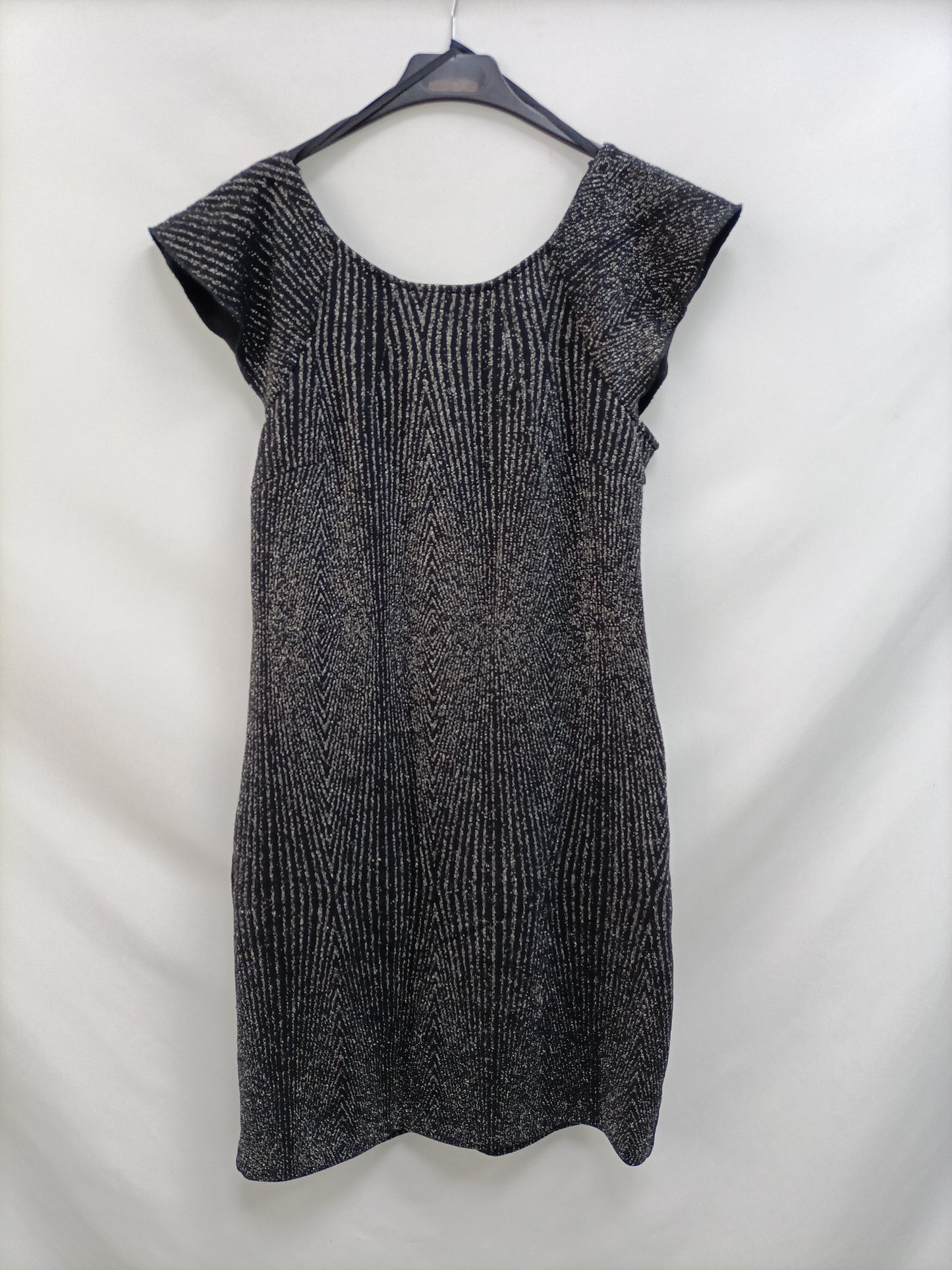 MORGAN. Vestido negro hilos T.40