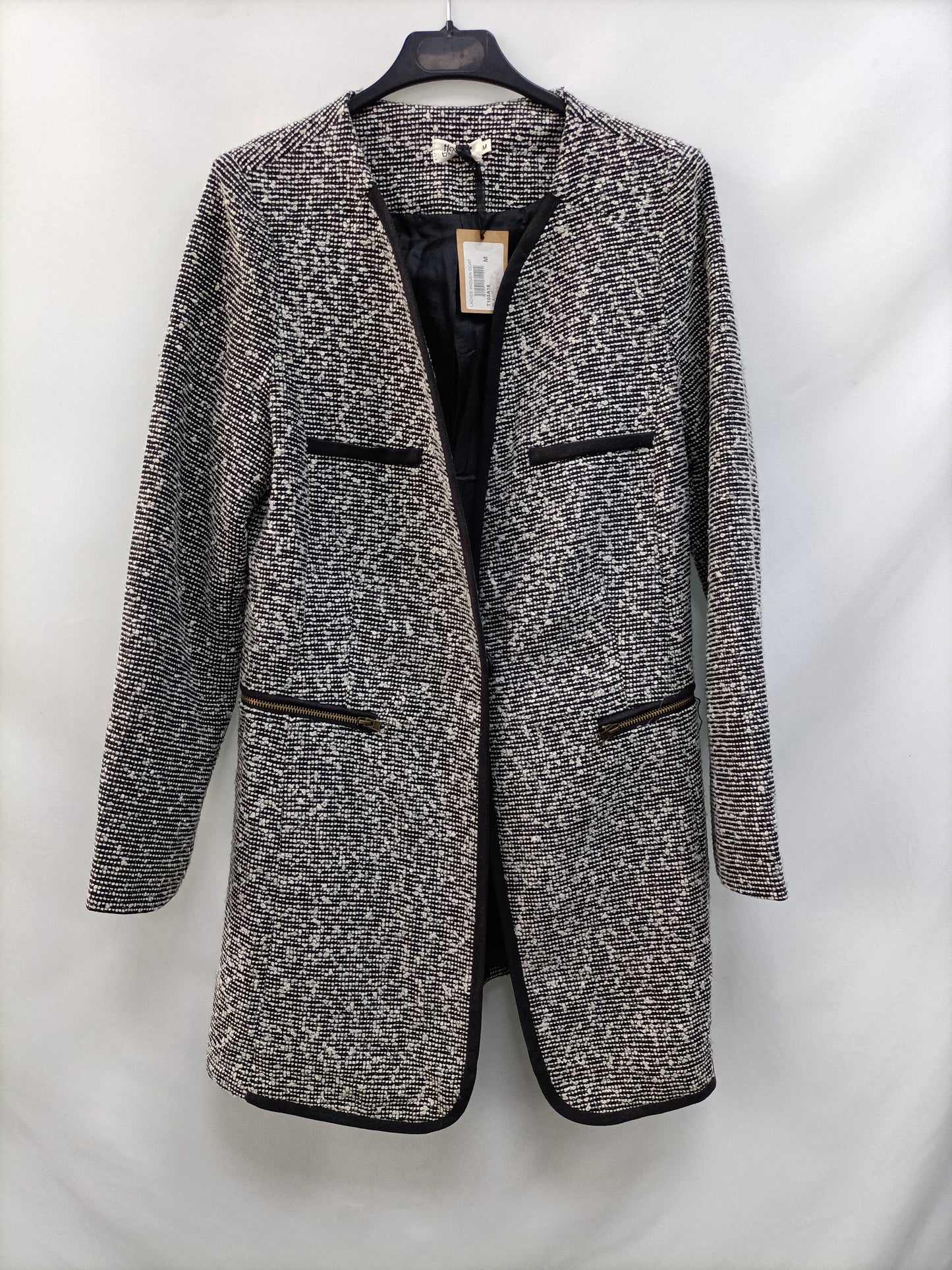 MOLLY BRAKEN. Tm black tweed coat