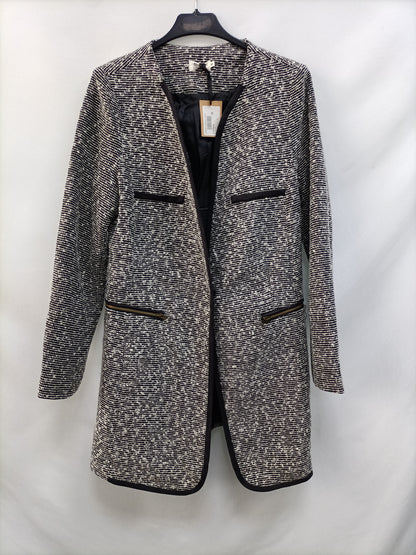 MOLLY BRAKEN. Tm black tweed coat