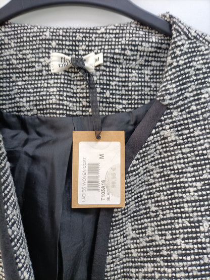 MOLLY BRAKEN. Tm black tweed coat