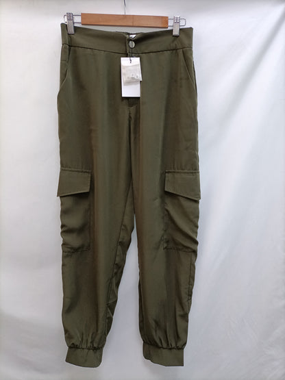 EASY WEAR. Pantalón cargo verde T.38