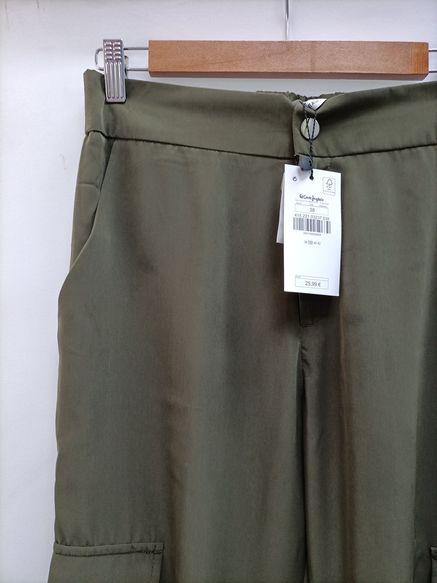 EASY WEAR. Pantalón cargo verde T.38
