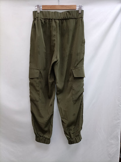 EASY WEAR. Pantalón cargo verde T.38