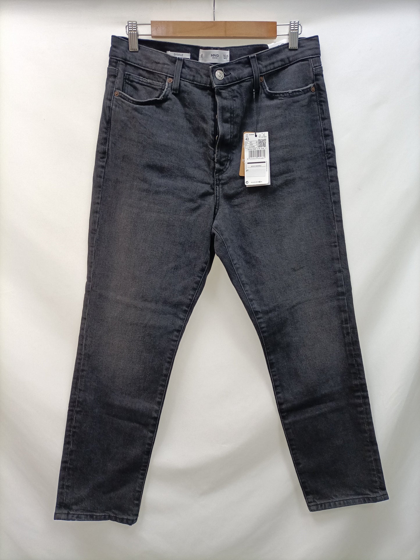 MANGO.  Pantalón negro denim  T42