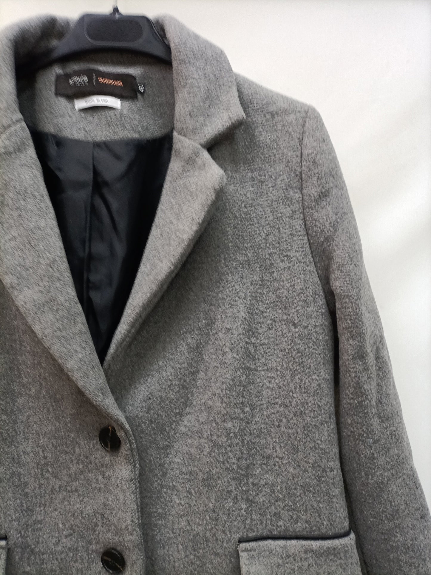 FÓRMULA JOVEN. Abrigo paño gris T.40