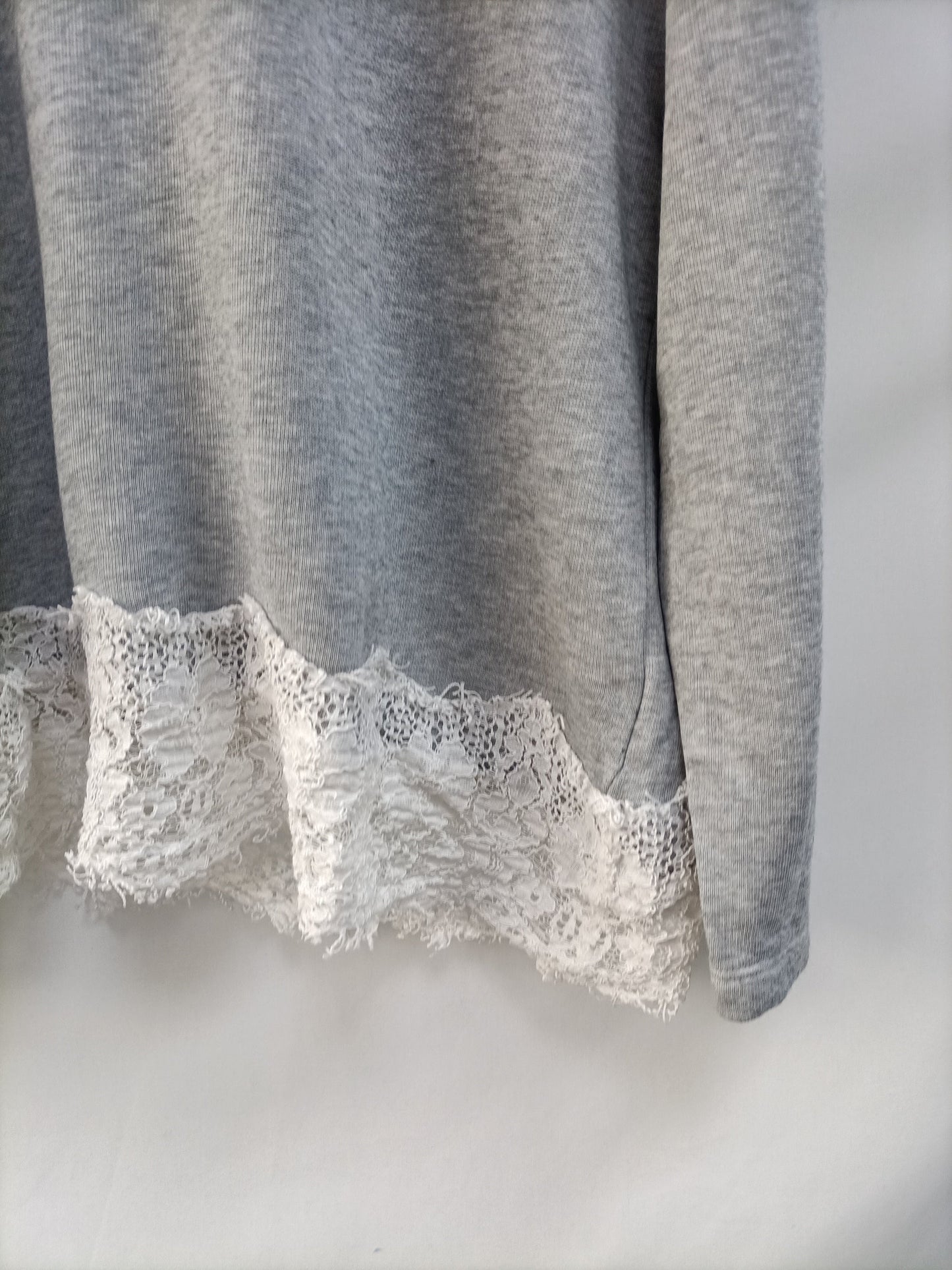 CLAUDIE PIERLOT.Grey white lace sweater T.1(S)