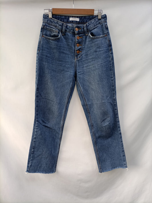 BERSHKA.Pantalones rectos clásicos T.34