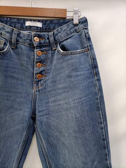 BERSHKA.Pantalones rectos clásicos T.34