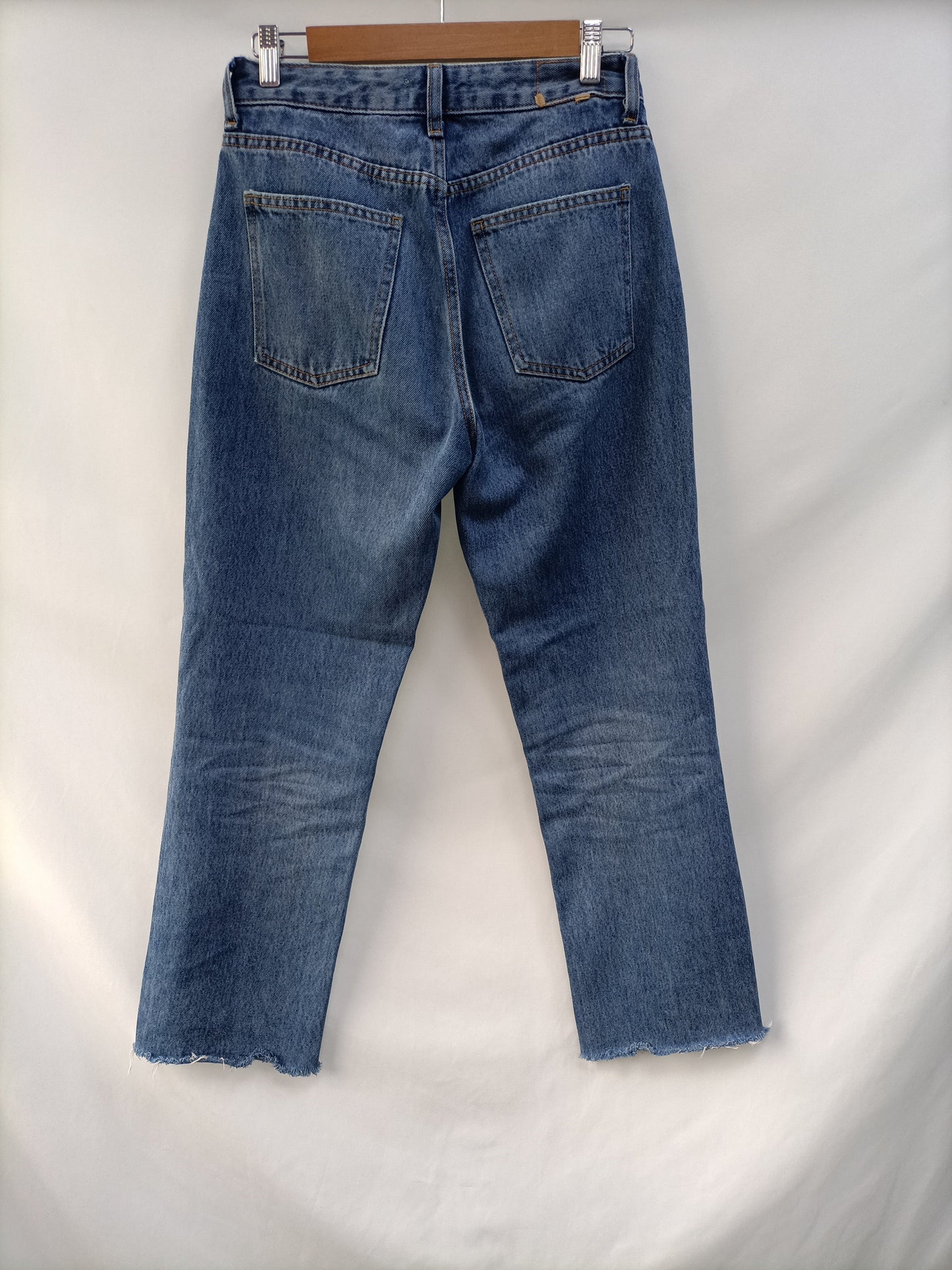 BERSHKA.Pantalones rectos clásicos T.34