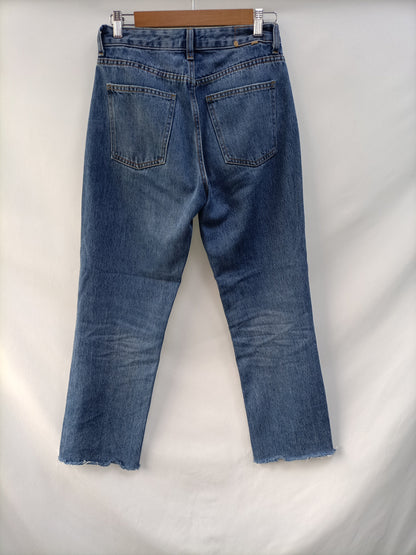 BERSHKA.Pantalones rectos clásicos T.34