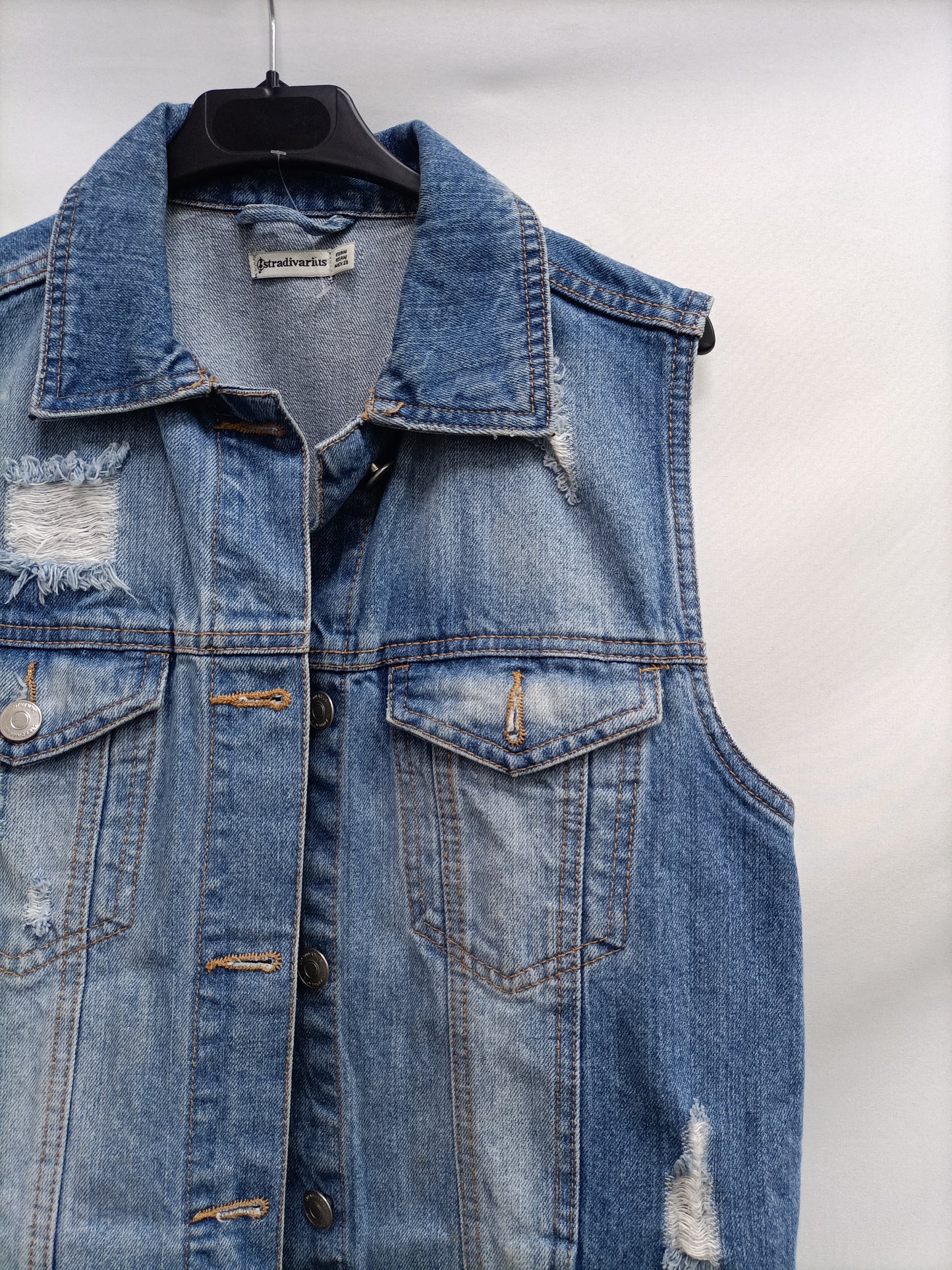 STRADIVARIUS.Chaleco denim T.M (TARA)