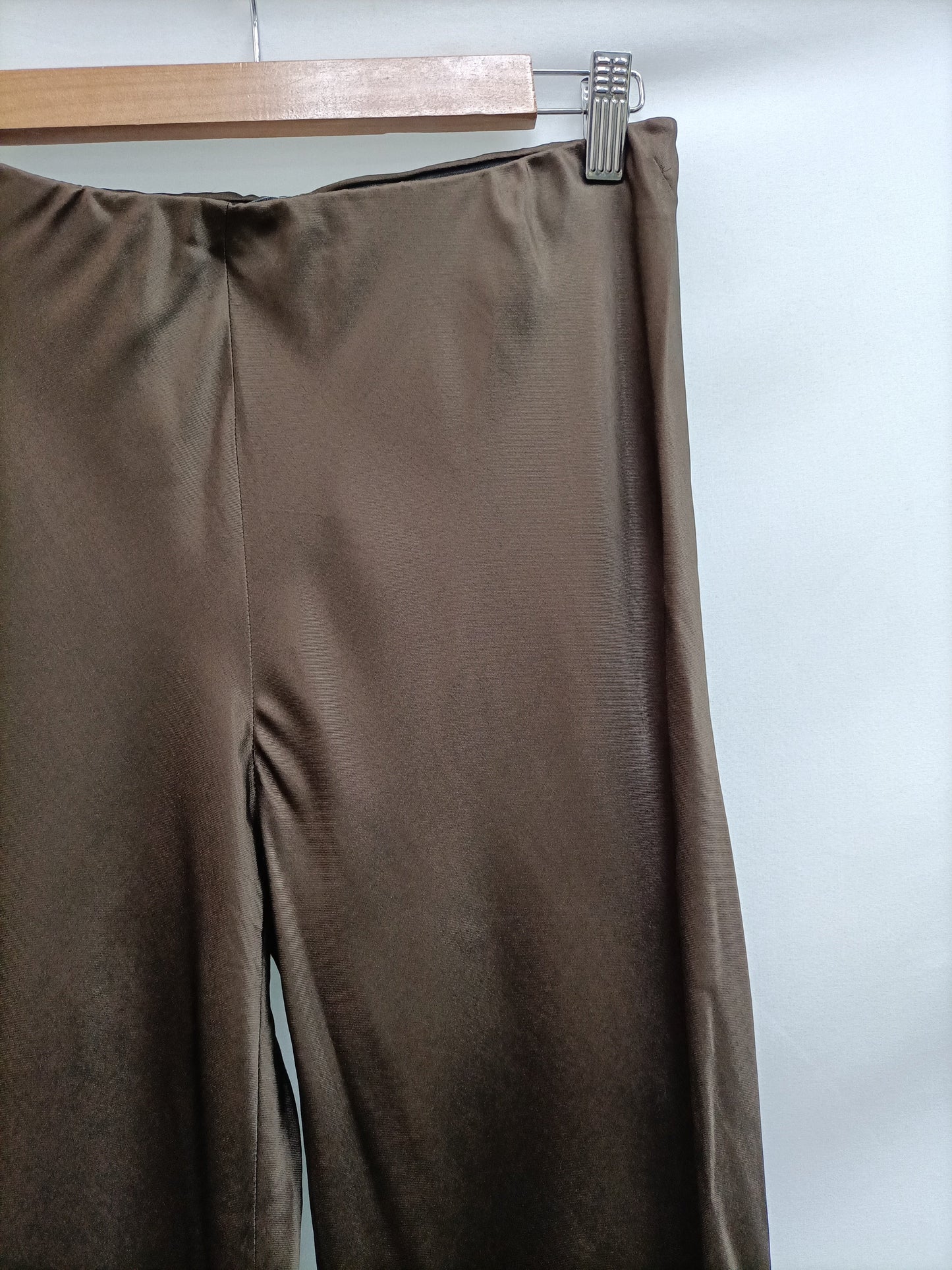 ZARA.Pantalones marrones satinados T.XS