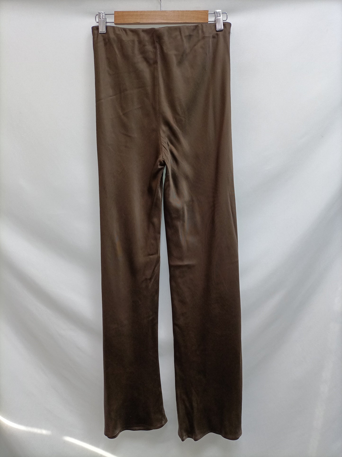 ZARA.Pantalones marrones satinados T.XS