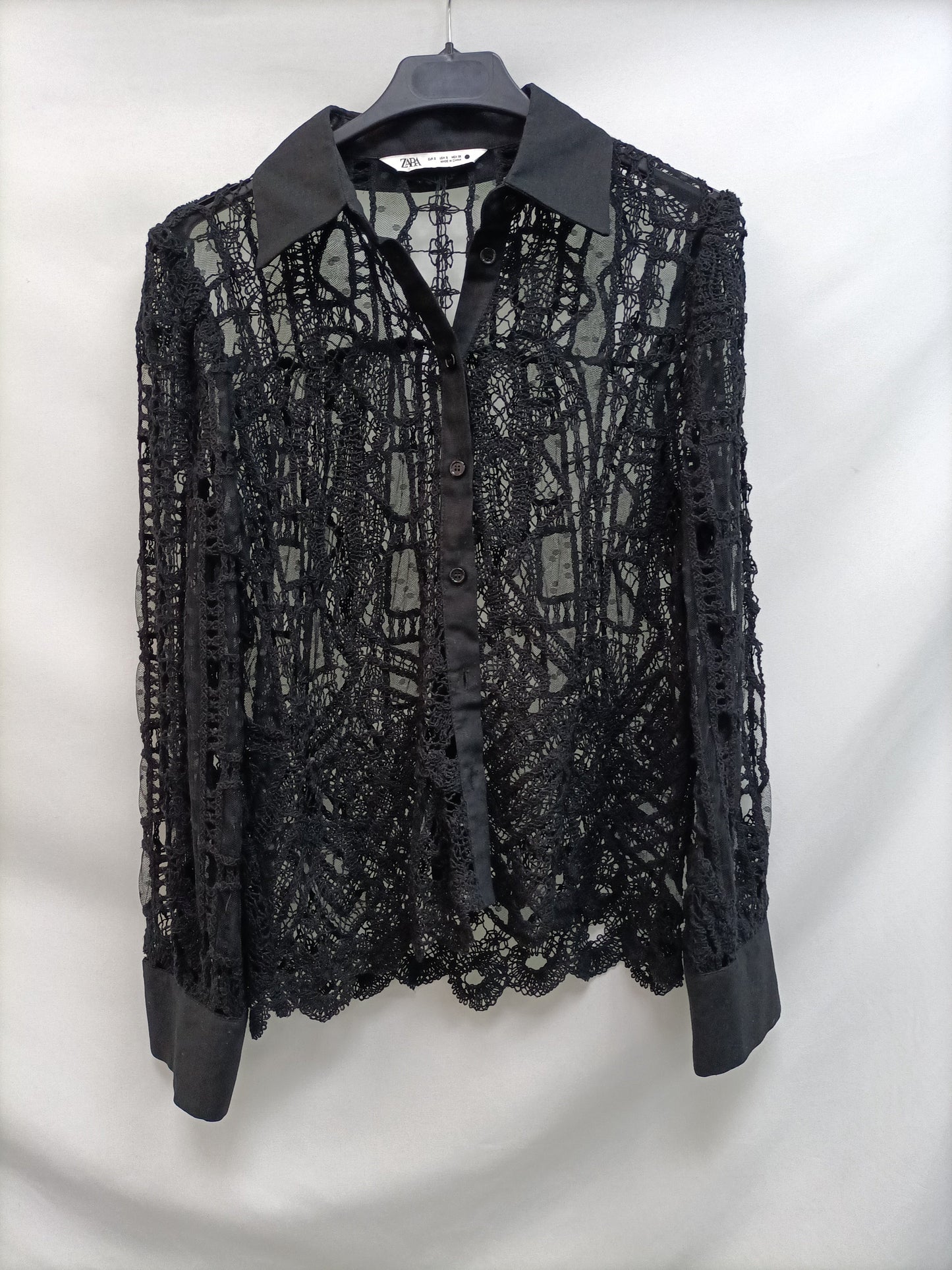 ZARA.Camisa negra croché T.S