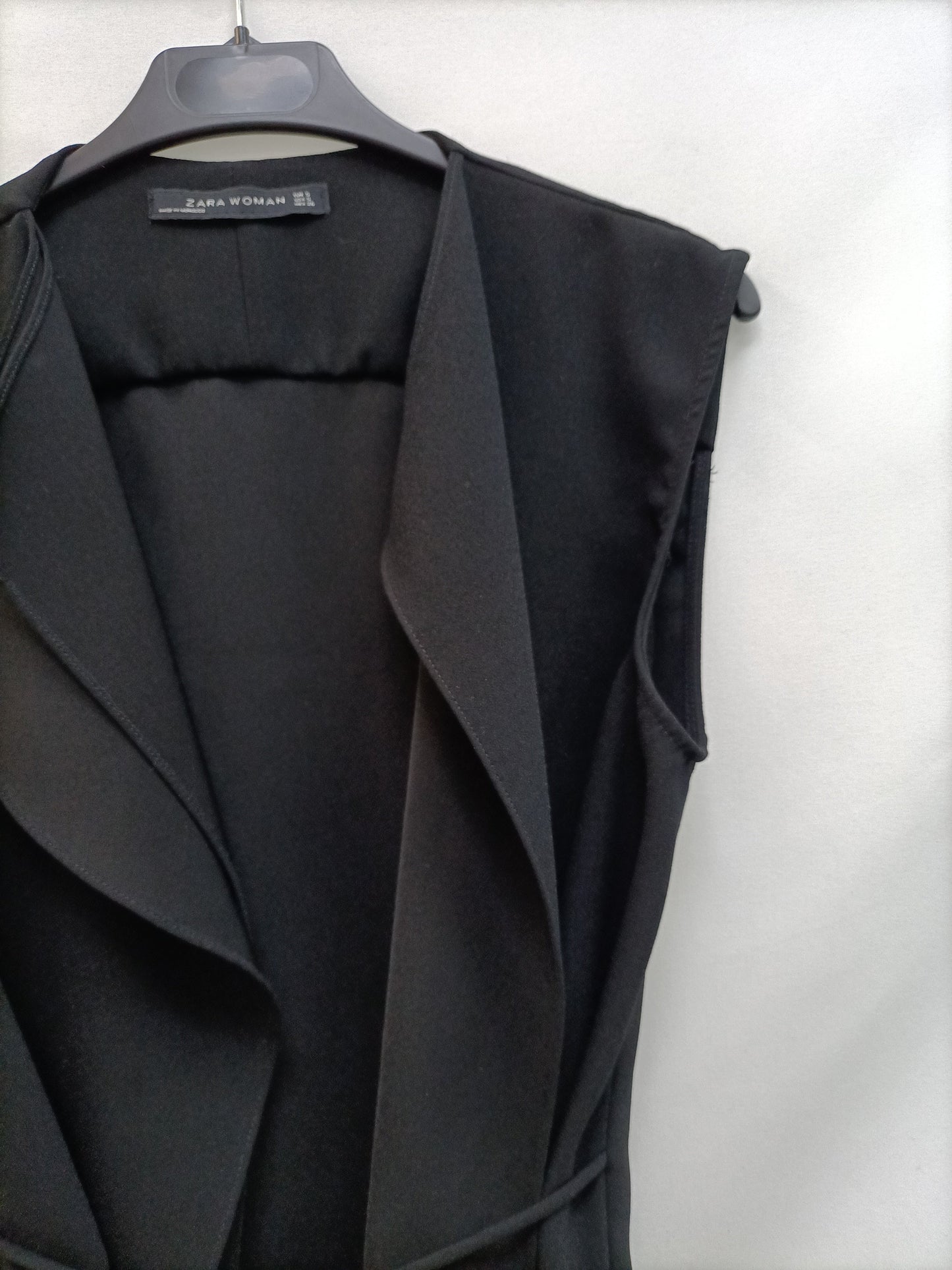 ZARA. Black fluid vest TS