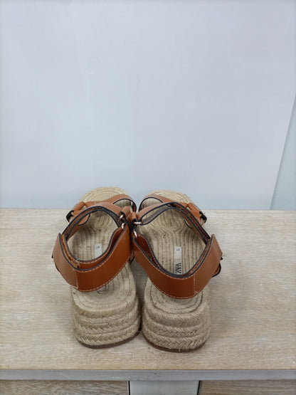 ZARA.Sanalias rafia T.37