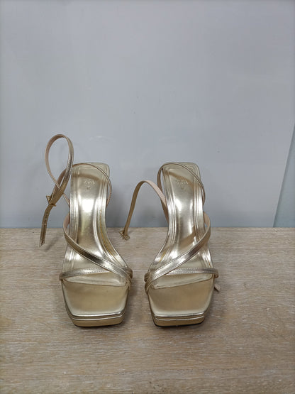 ZARA.Sandalias de tacón doradas T.37