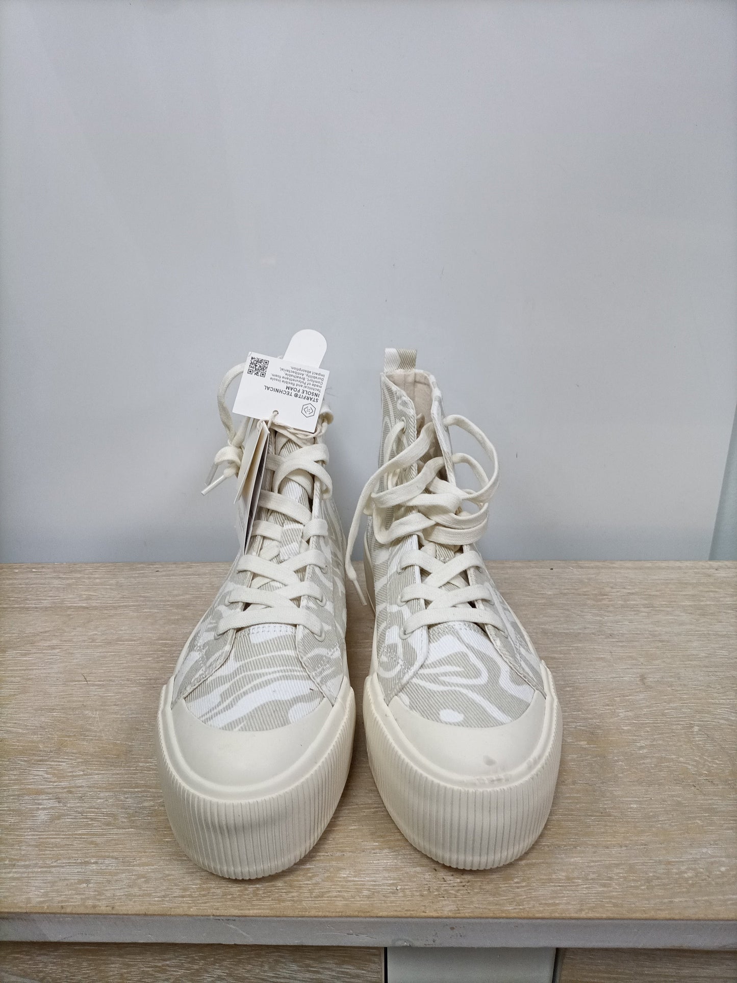 PULL&BEAR.Zapatillas botín T.37