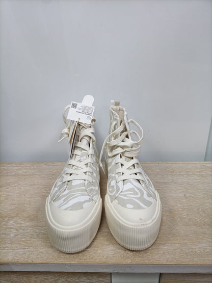 PULL&BEAR.Zapatillas botín T.37