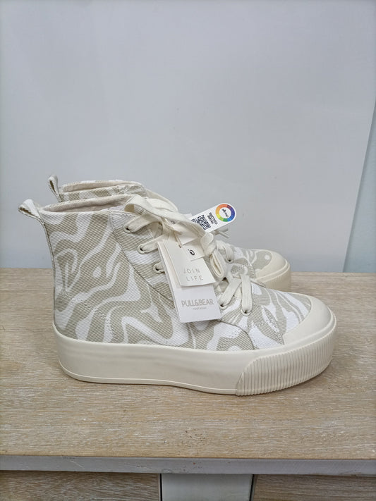 PULL&BEAR.Zapatillas botín T.37