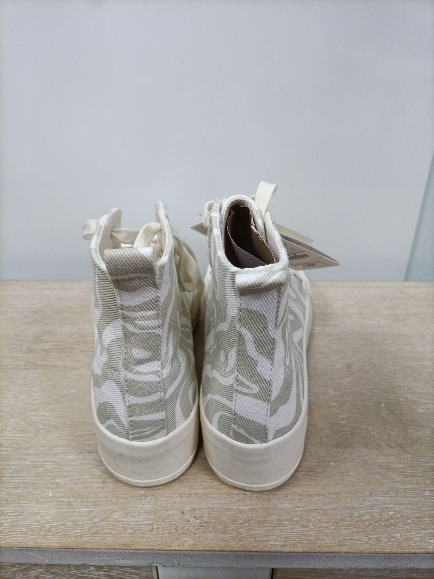 PULL&BEAR.Zapatillas botín T.37