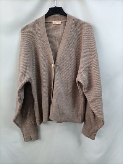 BIMANI. Beige cardigan with Ts buttons