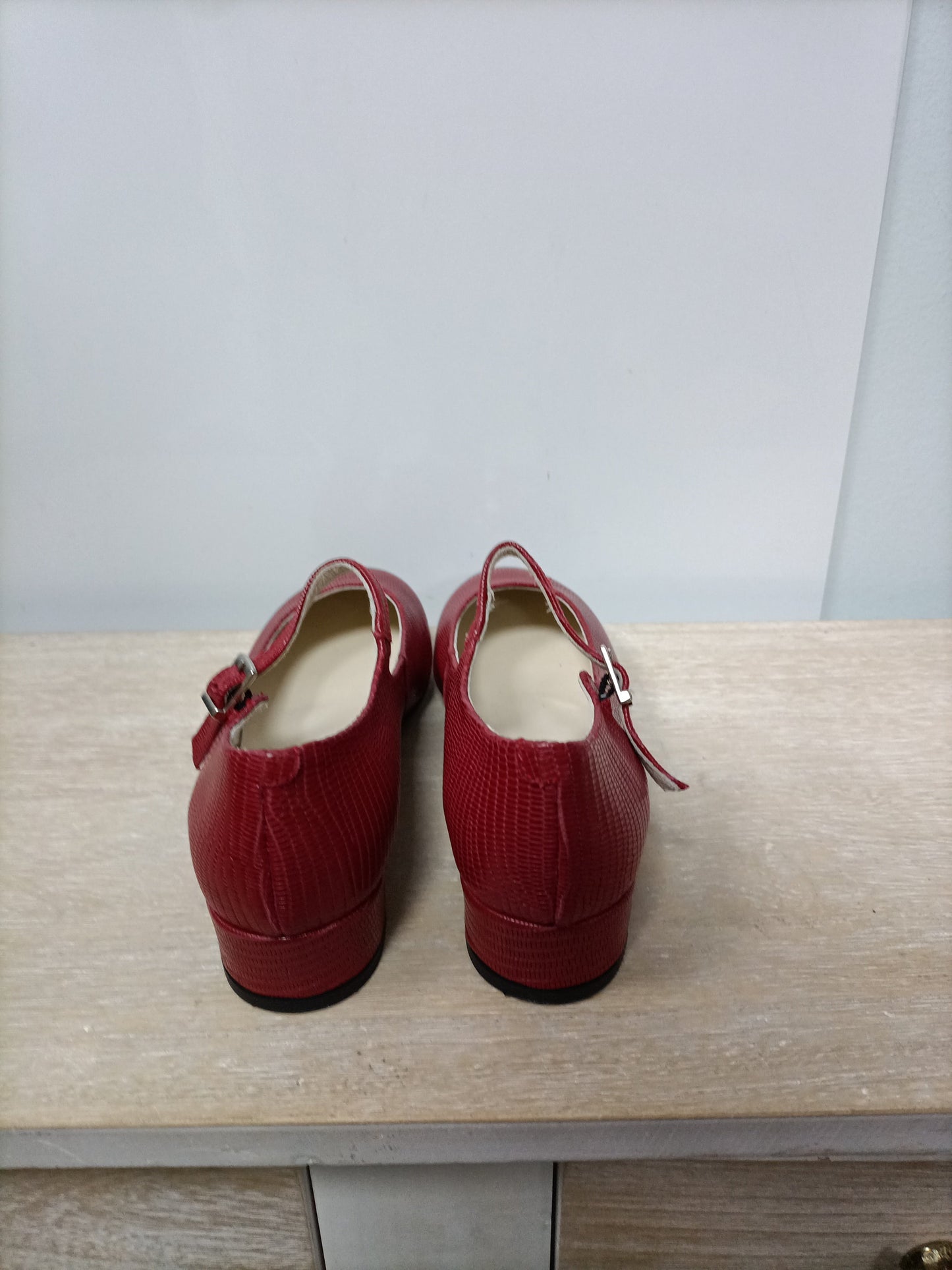 MARDECLEO. Bailarina piel roja