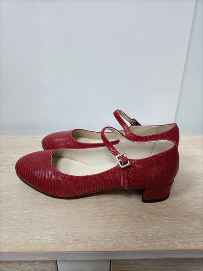 MARDECLEO. Bailarina piel roja