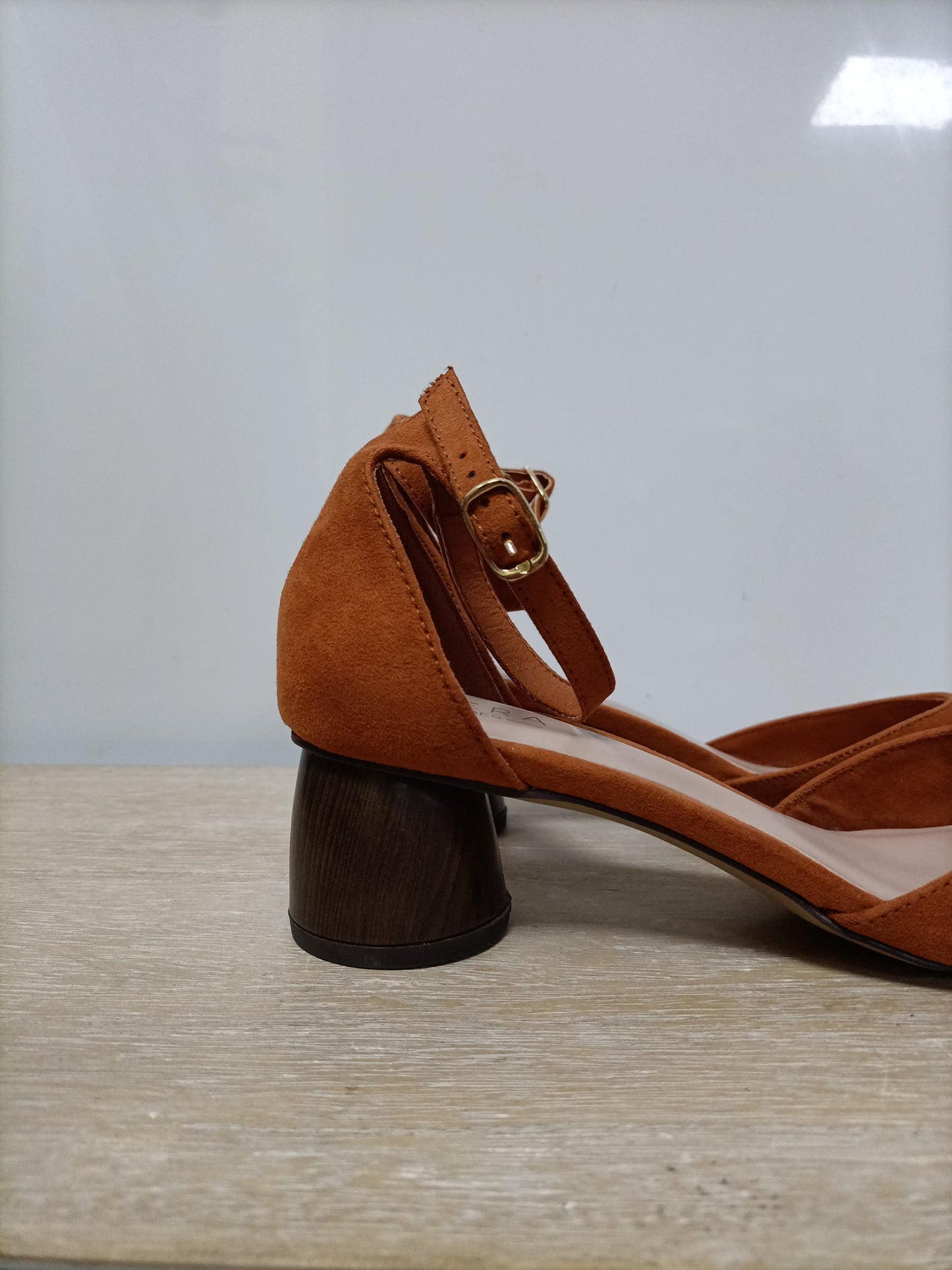 SFERA. Manoletina antelina mostaza T.38 (tara)