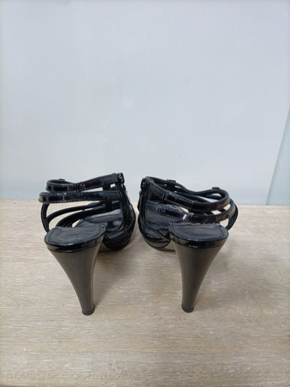 LATOUCHE. Sandalia negra T.38