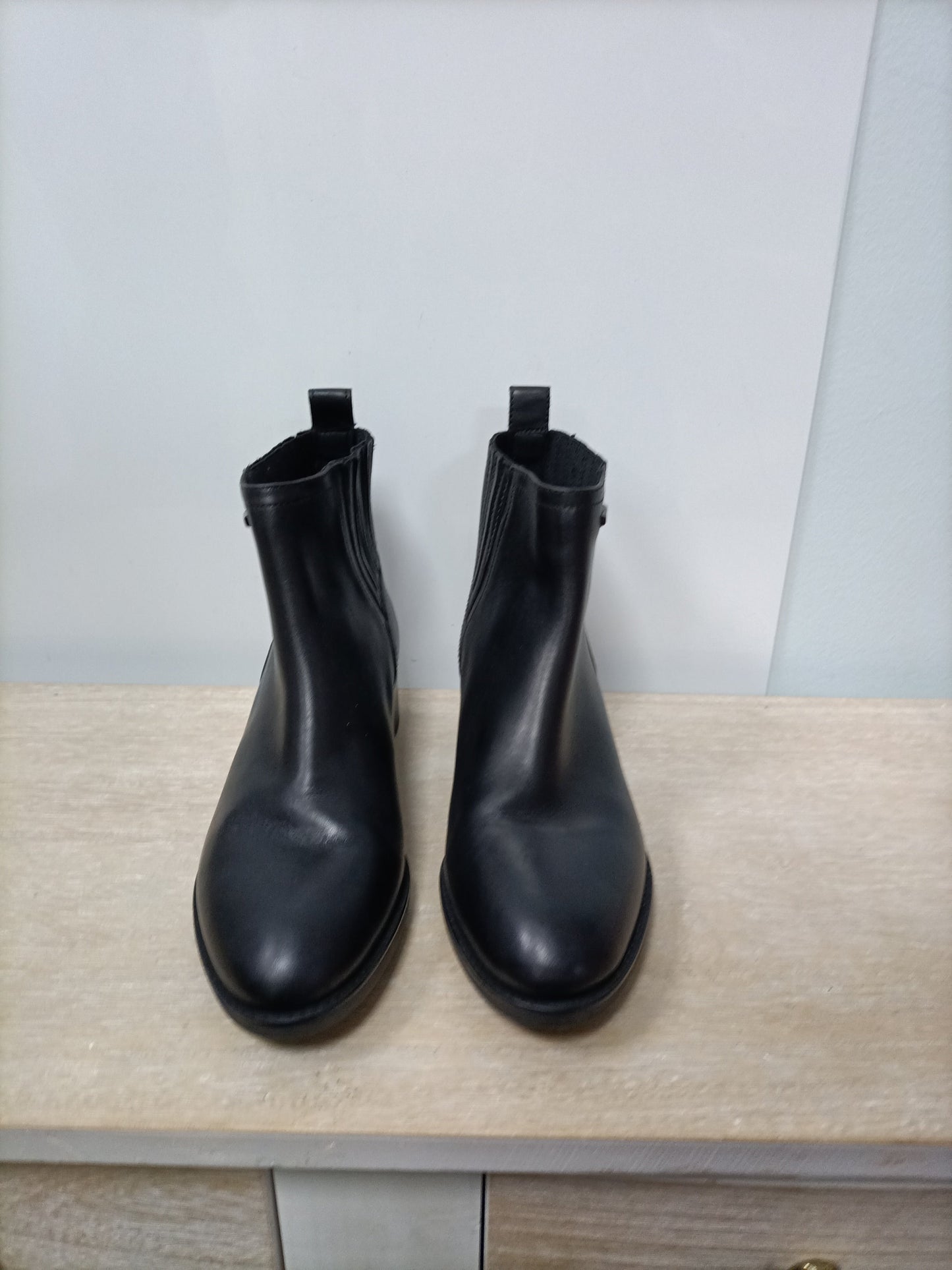 GEOX. Botines negros piel T.37