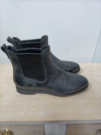 UGG. Botines negros piel T.38
