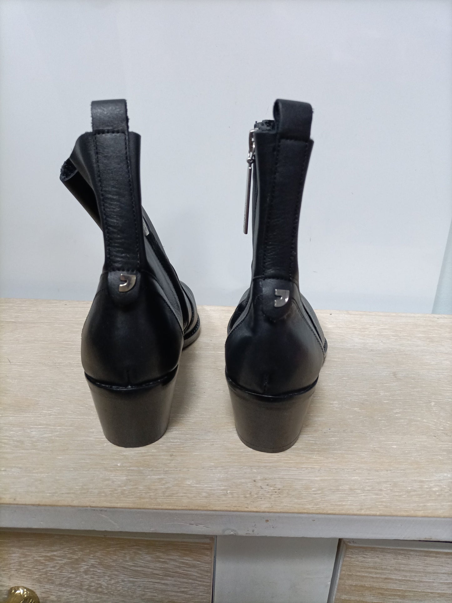 GIOSEPPO. botines tacón piel negro T.38