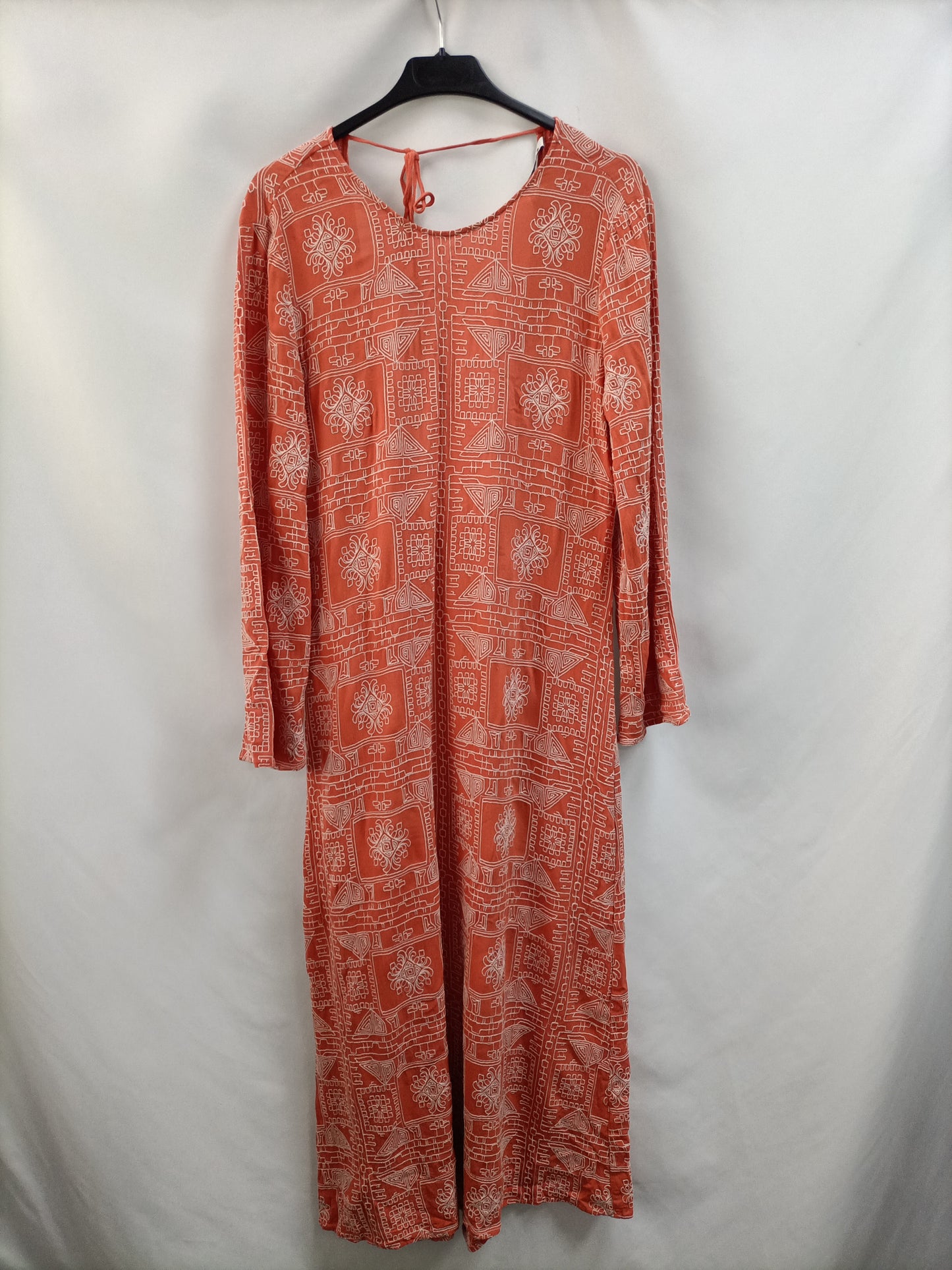 ZARA.Vestido  midi bordado T.m