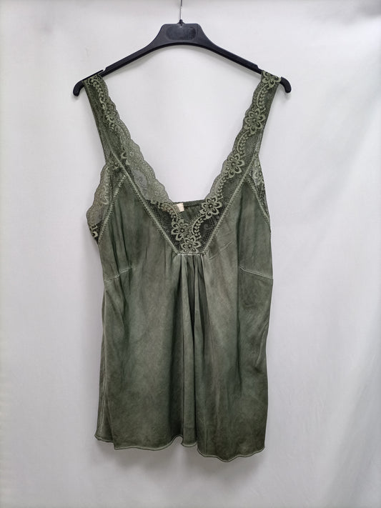 BUGANVILIA. Green lingerie top Tu(s/m)