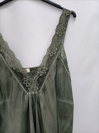 BUGANVILIA. Green lingerie top Tu(s/m)