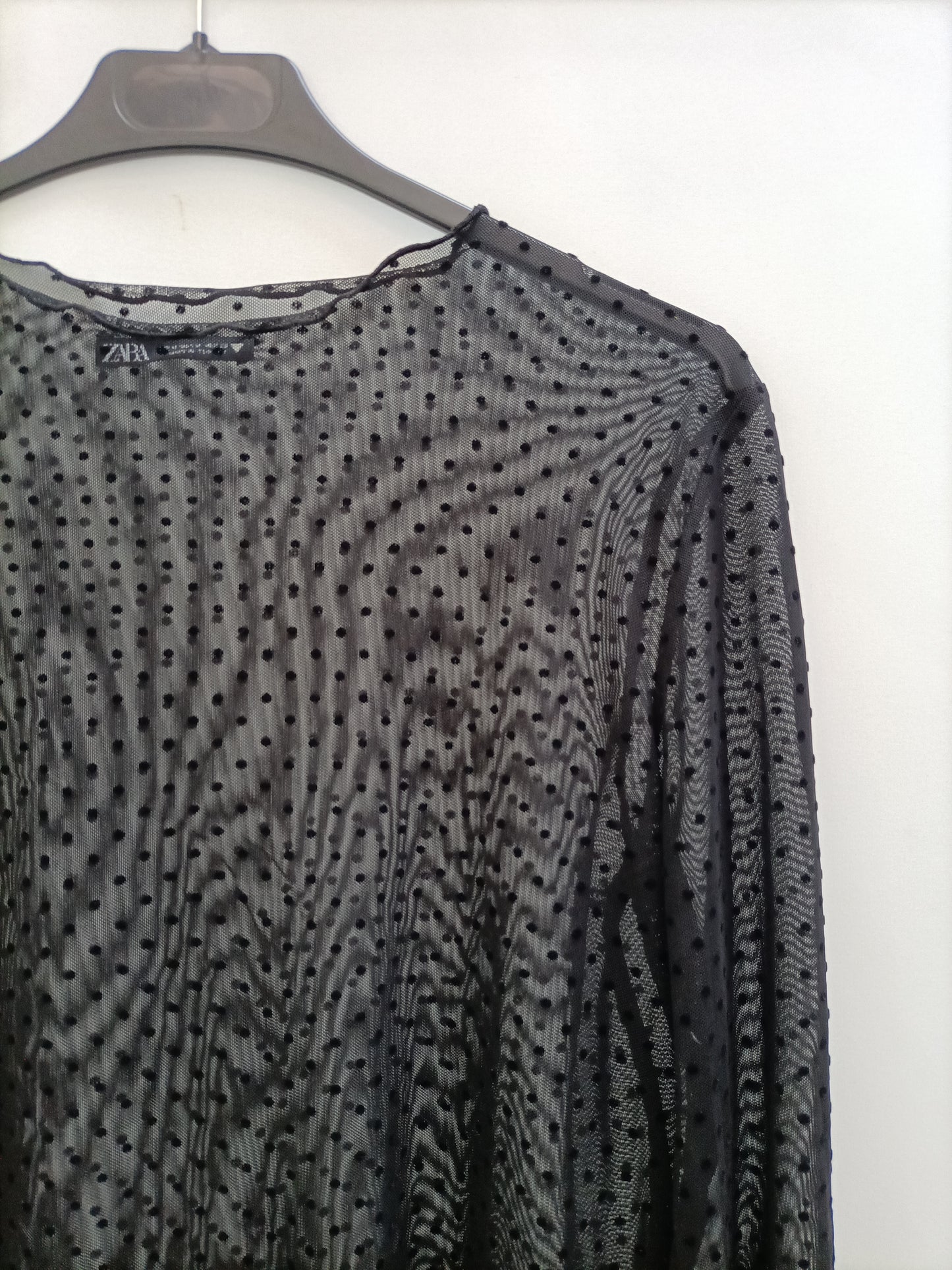 ZARA. Black plumeti top Tm