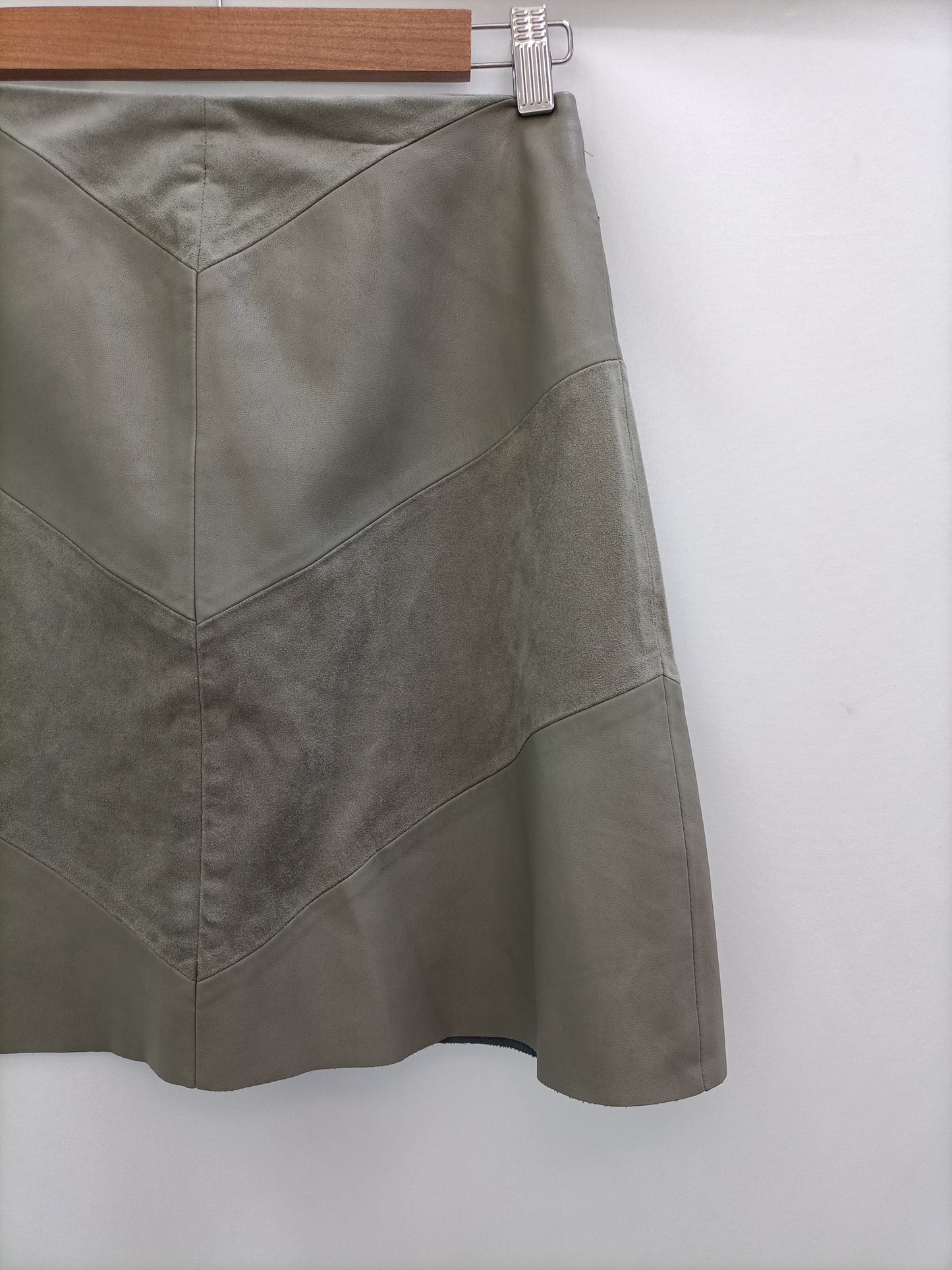 ZARA. Textured green skirt T.xs (tara)