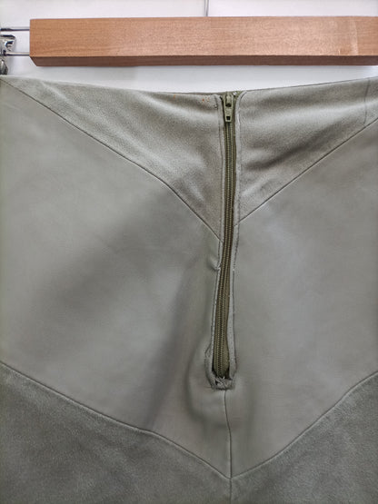 ZARA. Textured green skirt T.xs (tara)