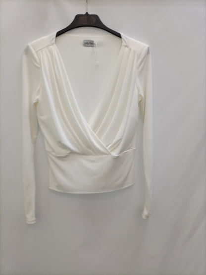 MarketLADY PIPA. T.xs crossed white top