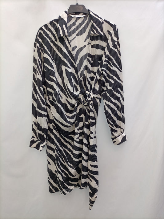 ZARA. Printed wrap dress Ts