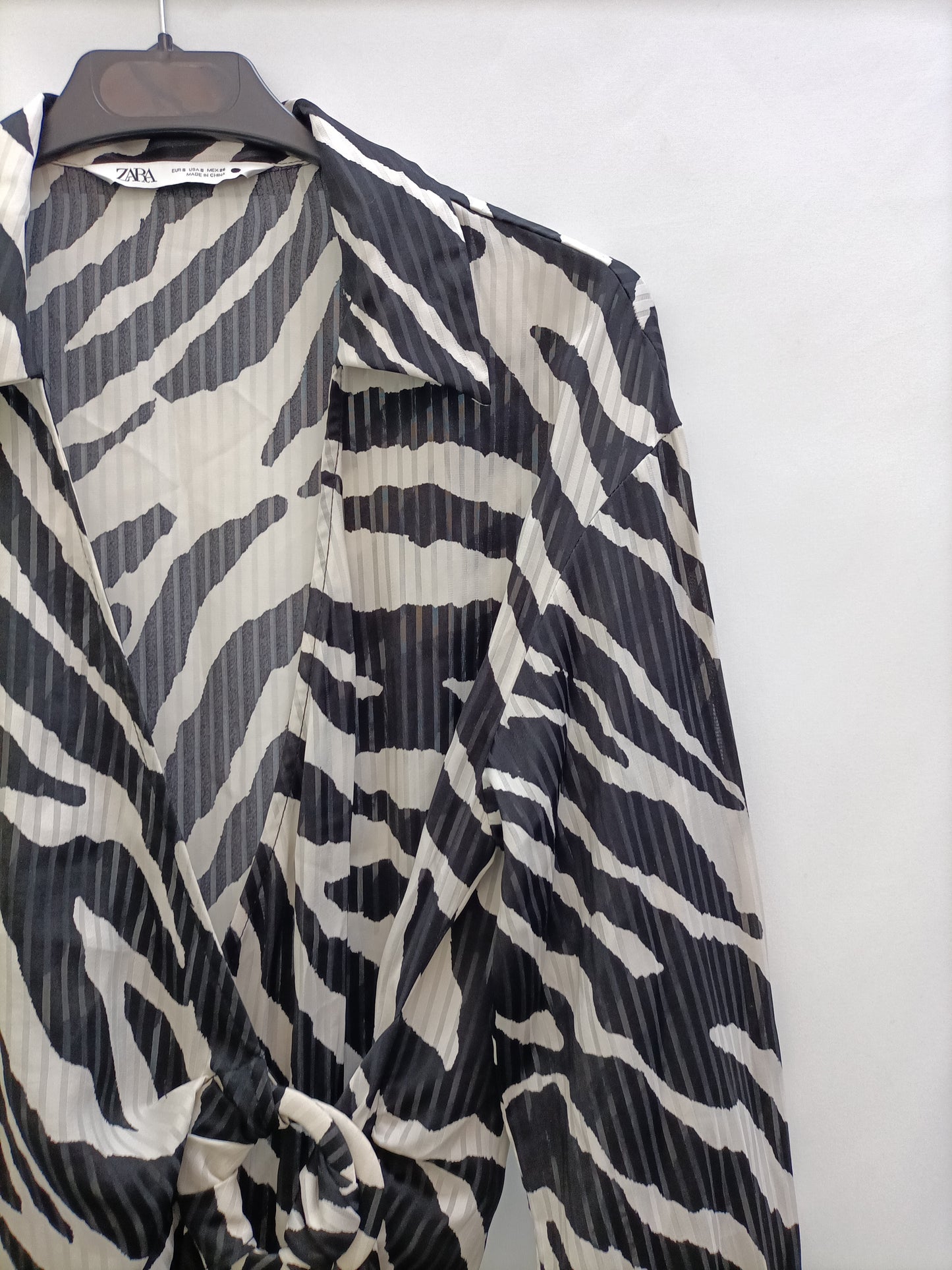 ZARA. Vestido print Cruzado T.s