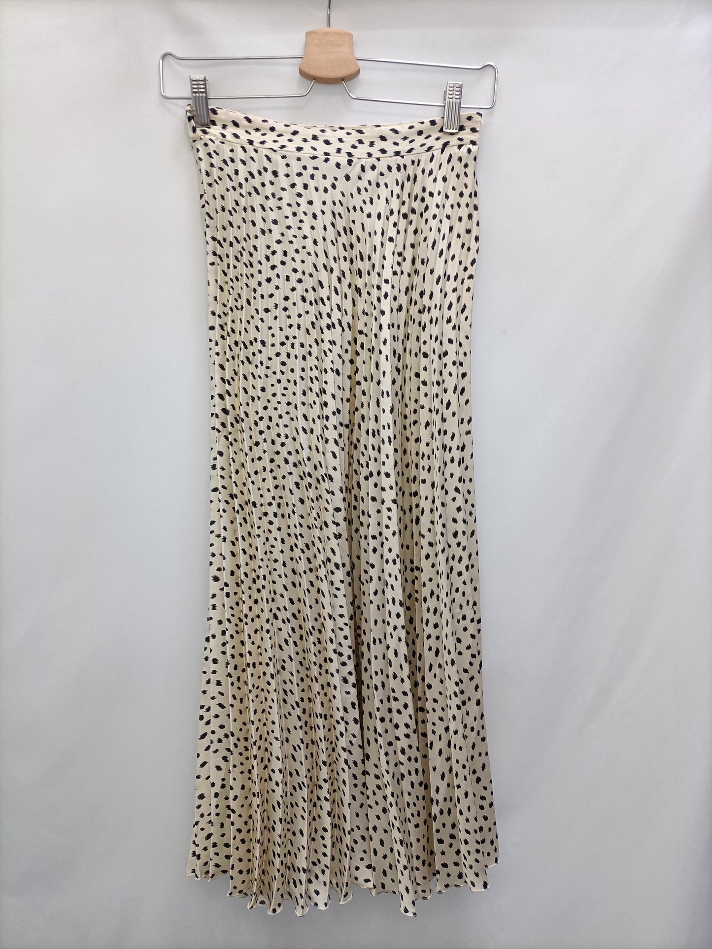 ZARA. Beige pleated skirt T.xs